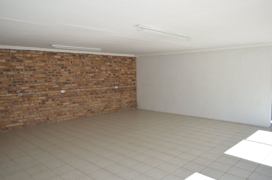 5 Bedroom Property for Sale in Flamwood North West